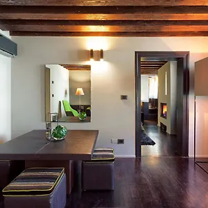 charming-house-i-qs.hotelslidodijesolo.com/